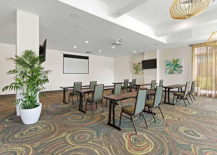 Embassy Suites By Hilton Oahu Kapolei - Free Breakfast